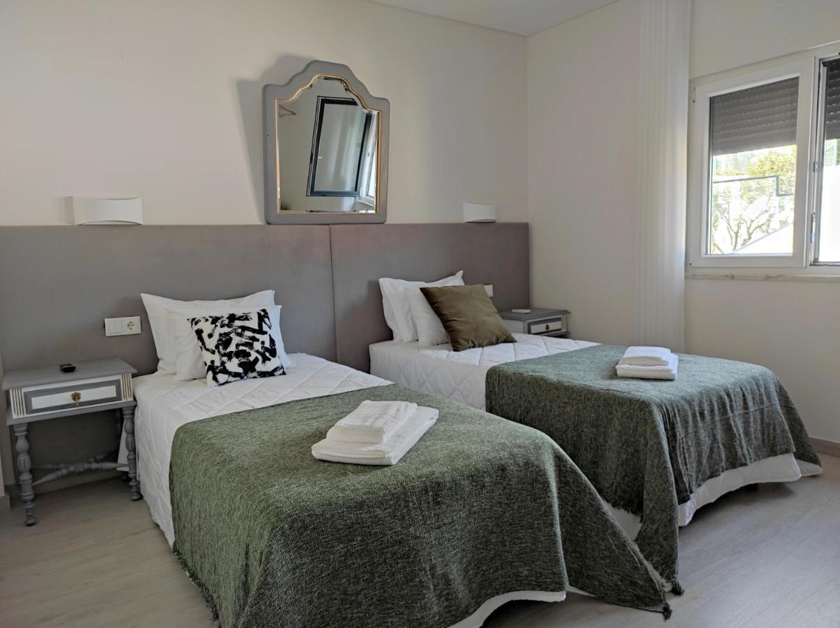 Hall 92 Quartos Com Wc Em Moradia Com Piscina A-das-lebres Quarto em Acomodações Particulares *