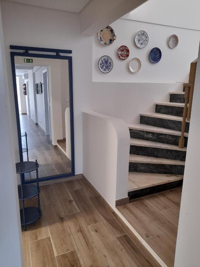 Hall 92 Quartos Com Wc Em Moradia Com Piscina A-das-lebres