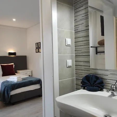 Hall 92 Quartos Com Wc Em Moradia Com Piscina A-Das-Lebres Loures Exterior photo