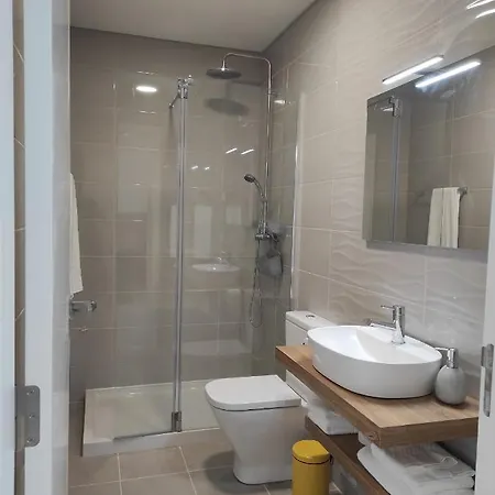 Hall 92 Quartos Com Wc Em Moradia Com Piscina A-Das-Lebres Loures Exterior photo