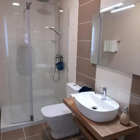 Hall 92 Quartos Com Wc Em Moradia Com Piscina A-Das-Lebres Loures Exterior photo