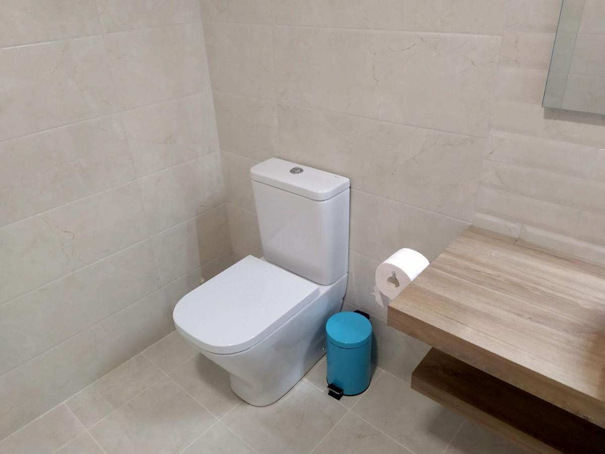 Hall 92 Quartos Com Wc Em Moradia Com Piscina A-das-lebres Privatunterkunft *