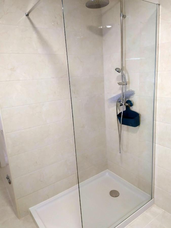 Hall 92 Quartos Com Wc Em Moradia Com Piscina A-das-lebres Privatunterkunft