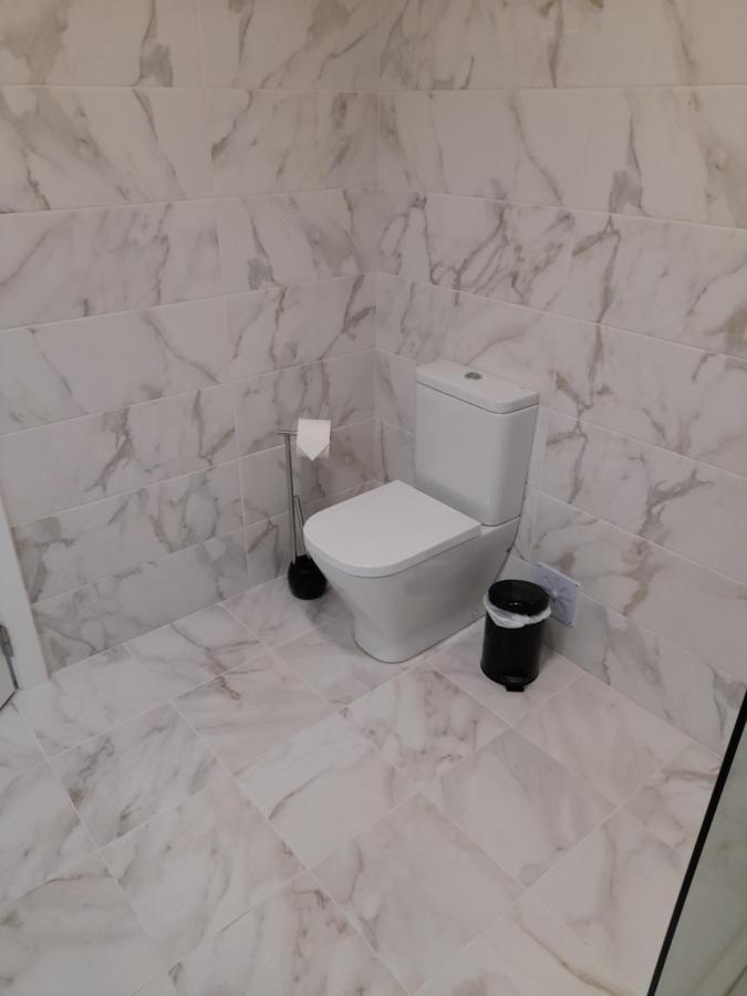 Privatunterkunft Hall 92 Quartos Com Wc Em Moradia Com Piscina A-das-lebres *