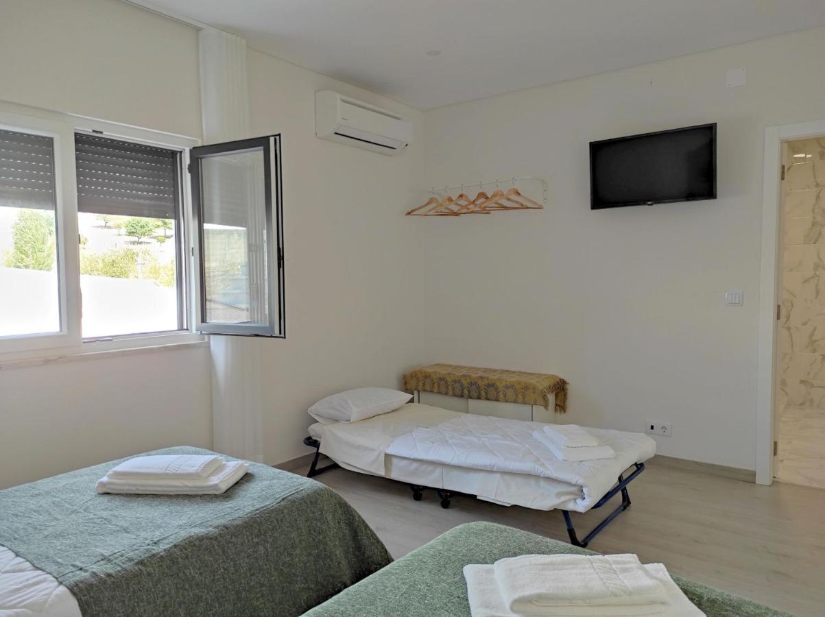 Hall 92 Quartos Com Wc Em Moradia Com Piscina A-das-lebres Homestay