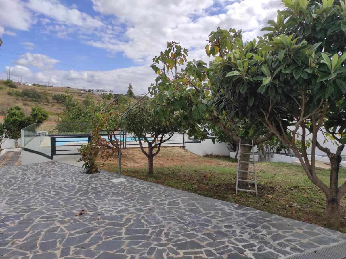 Hall 92 Quartos Com Wc Em Moradia Com Piscina A-das-lebres Loures