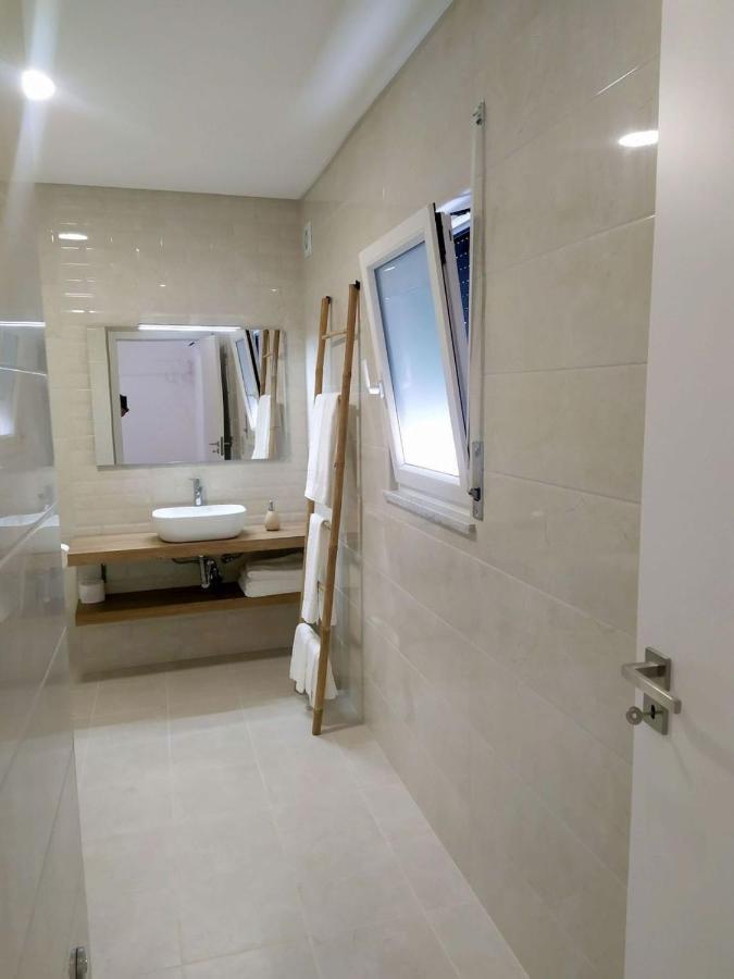 Homestay Hall 92 Quartos Com Wc Em Moradia Com Piscina A-das-lebres *