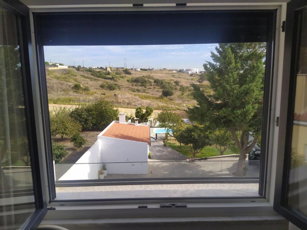 Homestay Hall 92 Quartos Com Wc Em Moradia Com Piscina A-das-lebres *