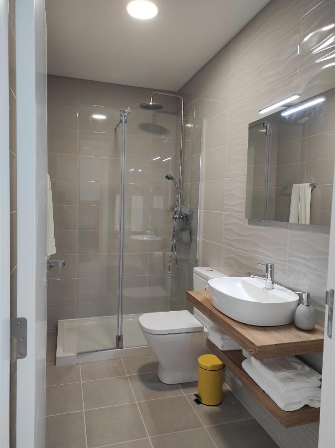 Homestay Hall 92 Quartos Com Wc Em Moradia Com Piscina A-das-lebres *