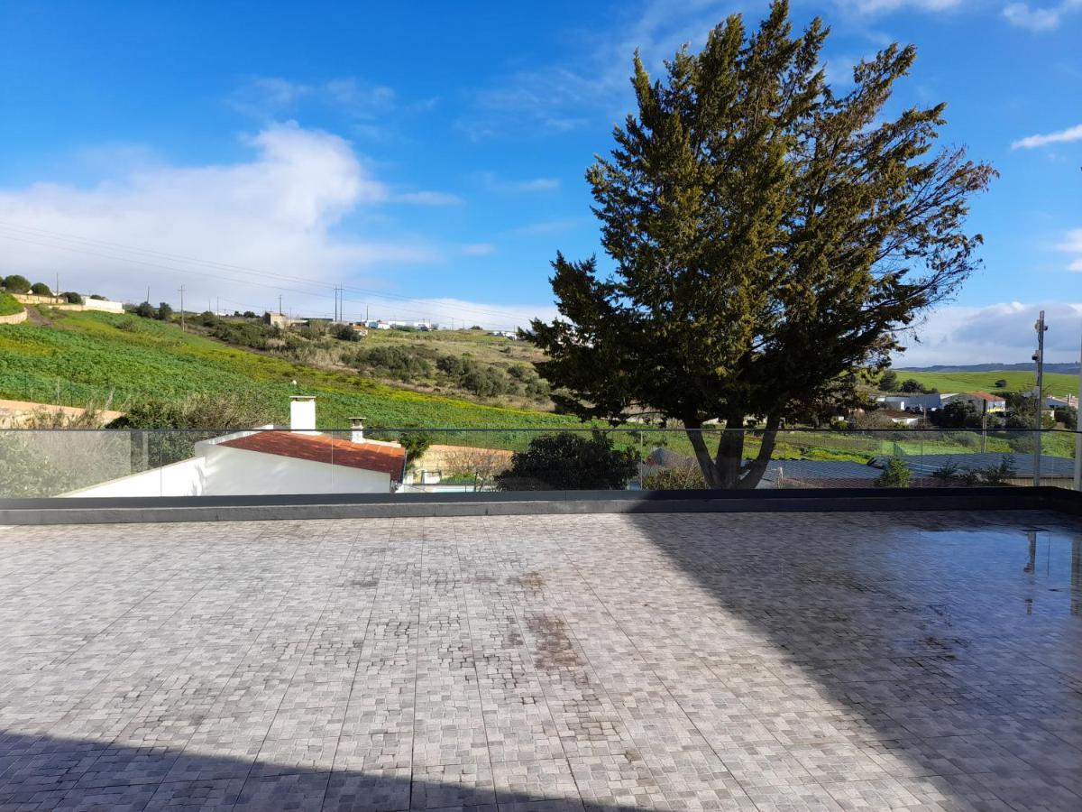 Homestay Hall 92 Quartos Com Wc Em Moradia Com Piscina A-das-lebres Loures