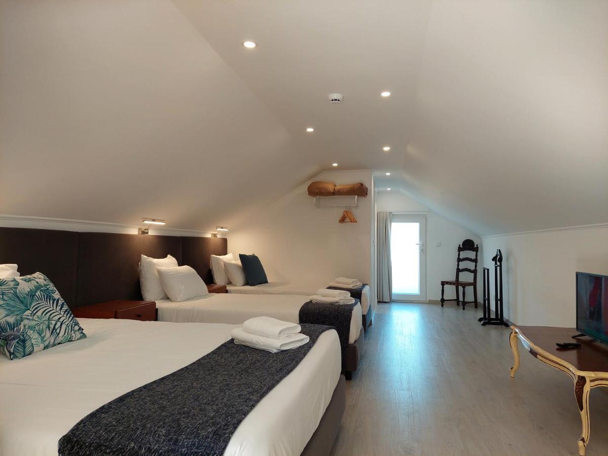 Homestay Hall 92 Quartos Com Wc Em Moradia Com Piscina A-das-lebres Loures