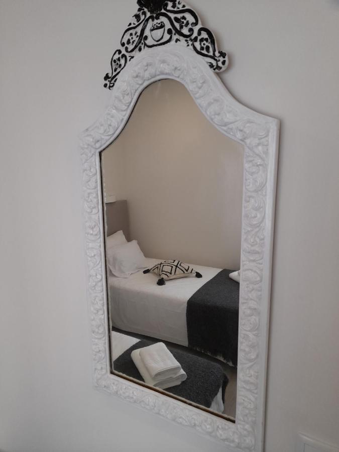 Hall 92 Quartos Com Wc Em Moradia Com Piscina A-das-lebres Homestay Loures