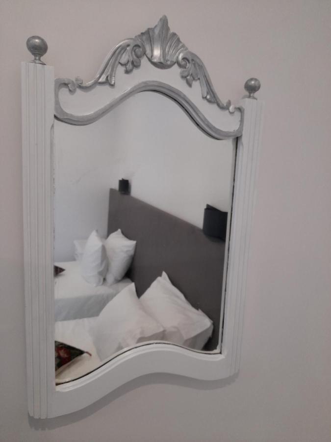 Hall 92 Quartos Com Wc Em Moradia Com Piscina A-das-lebres Homestay