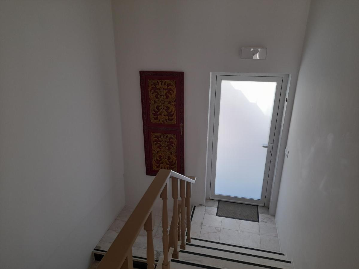 Homestay Hall 92 Quartos Com Wc Em Moradia Com Piscina A-das-lebres Loures