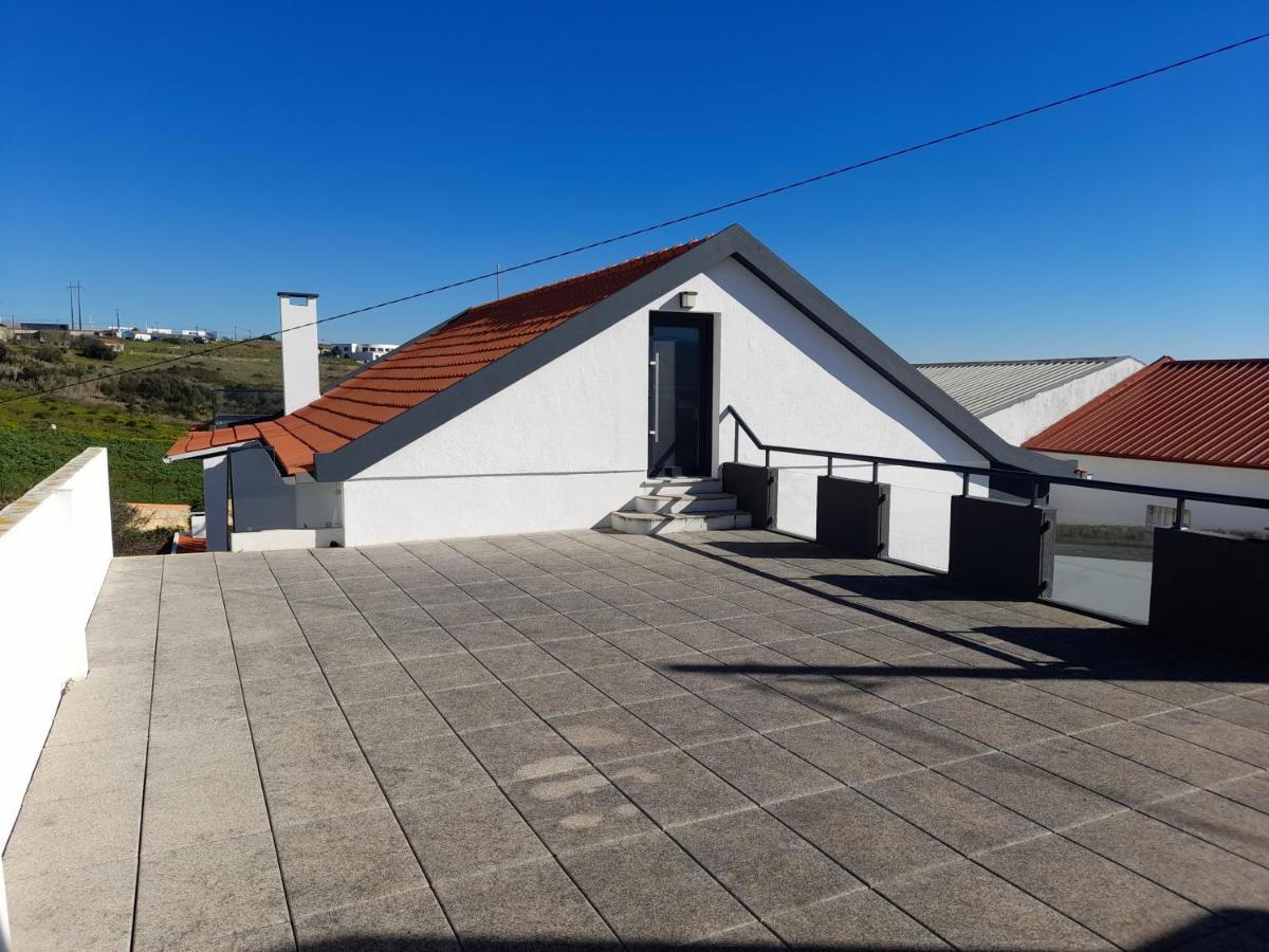 Hall 92 Quartos Com Wc Em Moradia Com Piscina A-das-lebres Loures