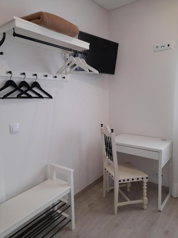 Homestay Hall 92 Quartos Com Wc Em Moradia Com Piscina A-das-lebres *